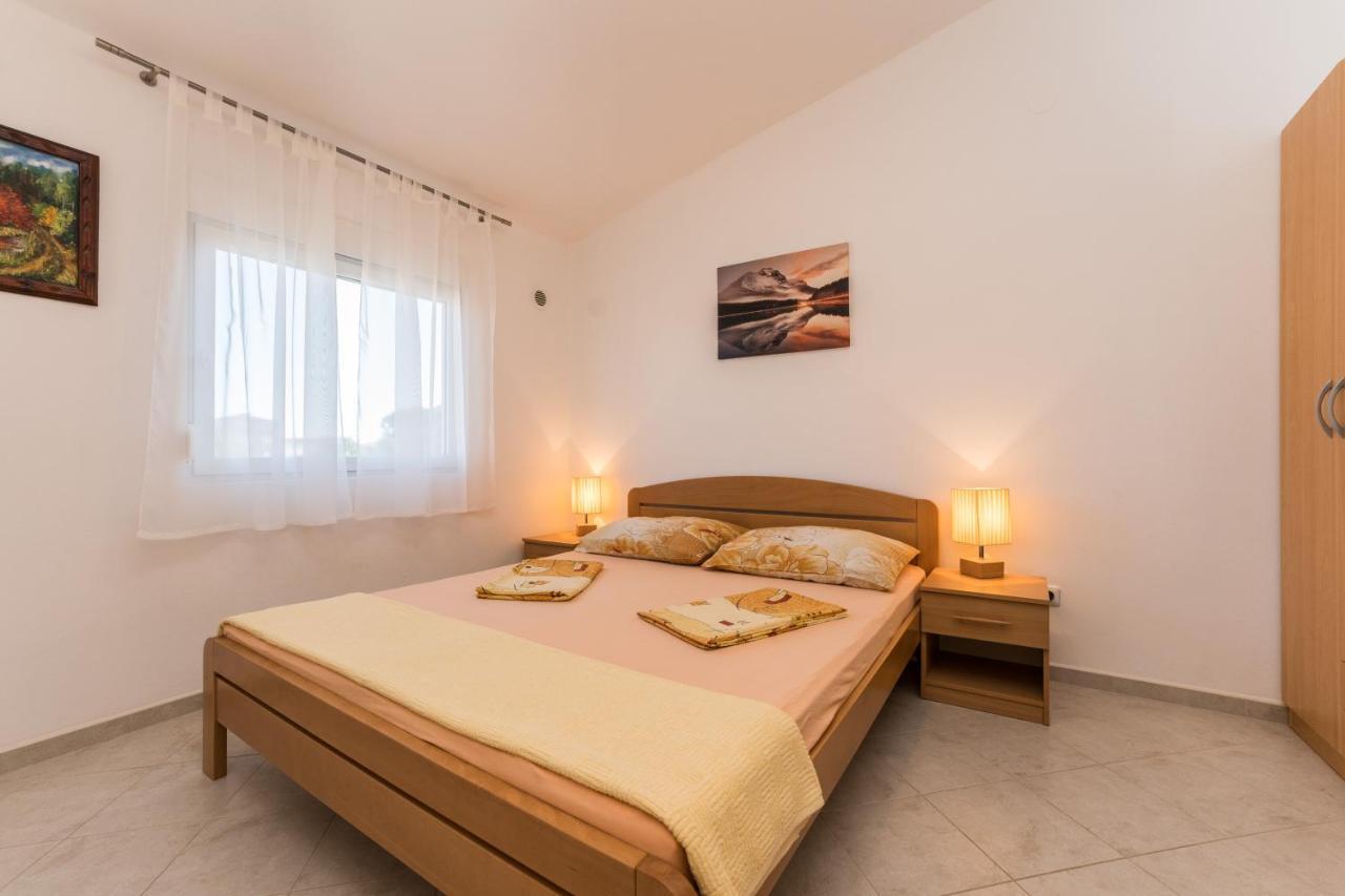 Apartmani Zarko Vir Buitenkant foto